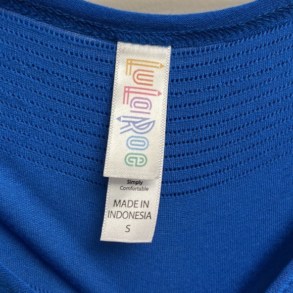 LulaRoe tshirt - Picture 2 of 3